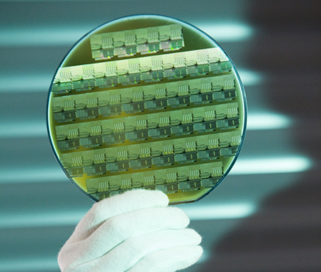 Integrované obvody ON Semiconductor ešte ako kremíková doska